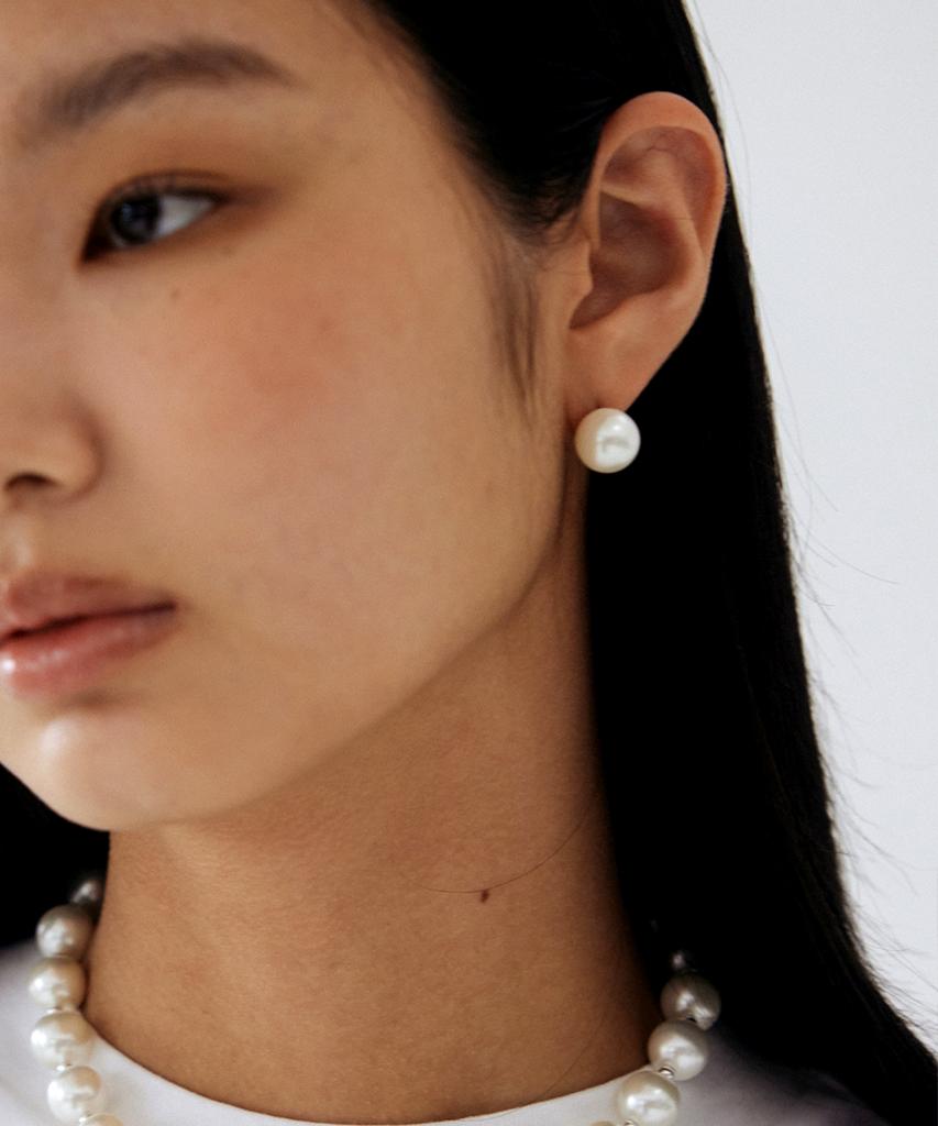 Marta White Pearl Earring