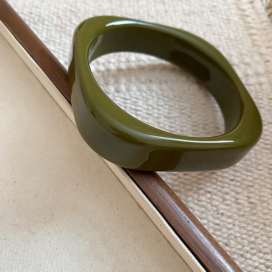European and American Beige Irregular Geometric Resin Bracelet Light Luxury Temperament Bracelet Retro Exaggerated Jewelry Women