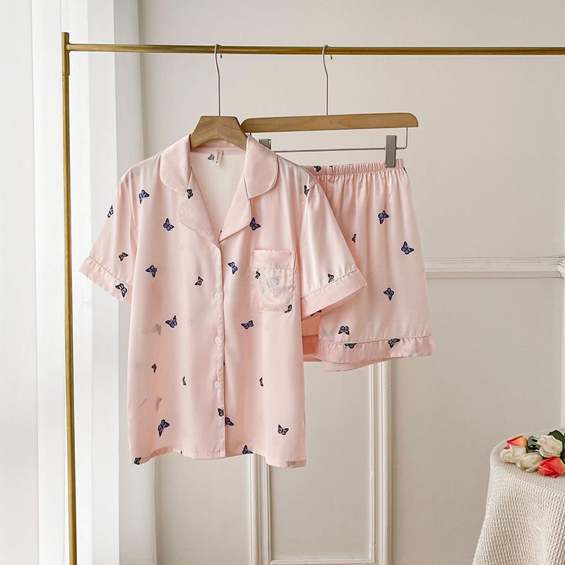 

Летний атласный женский пижамный комплект с короткими рукавами и бабочками из 2 предметов M