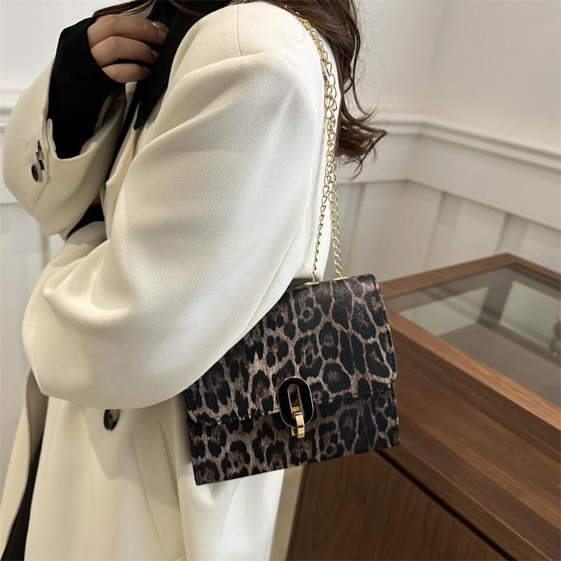 Fashionable Retro Street Style Pu Leather Handbag Elegant Small Square Bag With Chain