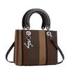 A Nova Bolsa de Mão Feminina Patchwork Color-blocking É Versátil e Exala Um Senso de Luxo. A Bolsa Tiracolo de Ombro de Grande Capacidade é Tendência
