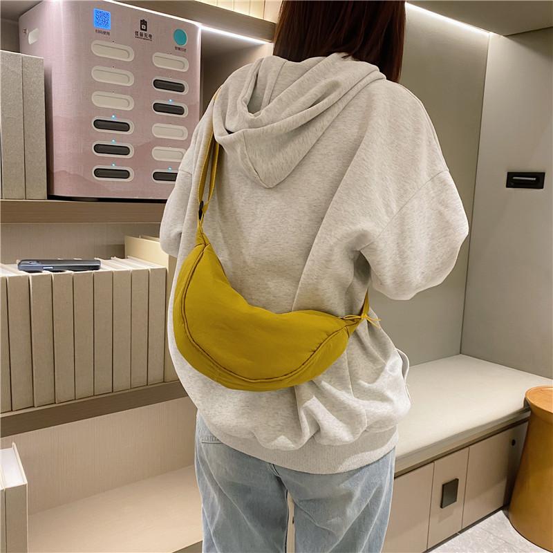 New Winter Bag for Women Fashionable and Fashionable Dumpling Bag Casual Commuter Crossbody Bag Retro Personal Shoulder Bag