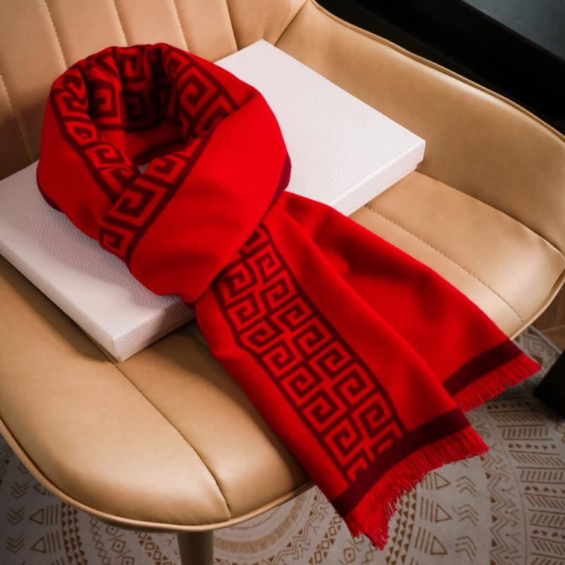 In the elderly red scarf female winter mother middle-aged big red scarf old grandmother Chinese red gift