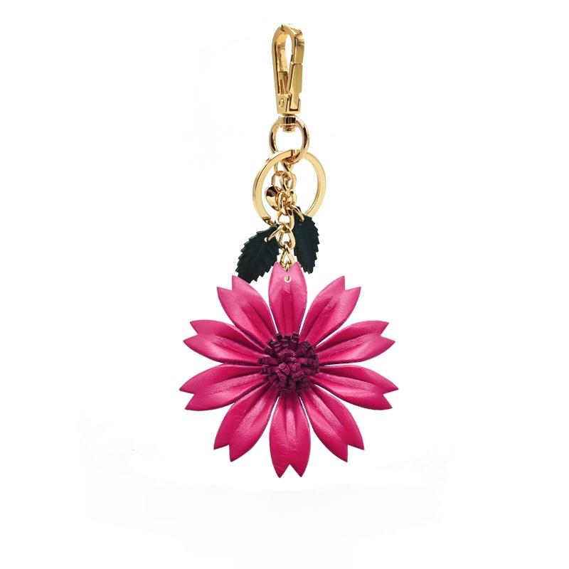 Leather Daisies~ Nordic Ins Flower Three-dimensional Bag Pendant Cowhide Pendant Car Keychain Handbook Bookmark