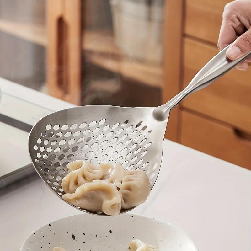 Stainless Steel Kitchenware Cooking Strainer with Wood Handle Pepper Seasoning Colander Sieve Utensils Filter Scoop Spoons