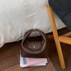 Minimalistische Weiche PU-Schultertasche für Damen Gebogene Silhouette Klappenverschluss