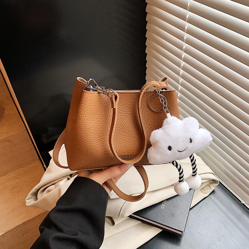 With pendant lychee grain atmosphere feel soft and durable fashion exquisite lightweight commuter outdoor beach crossbody bag shoulder bag