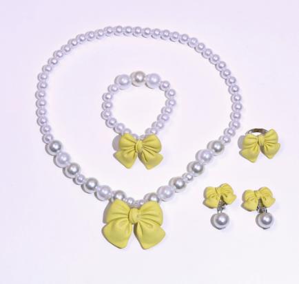 

Necklace Set With Bow And Large Korean Pearl One Size