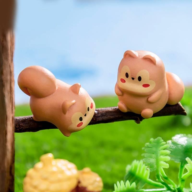 Adorable Forest Squirrel Resin Figurine For Creative Miniature Garden Decor