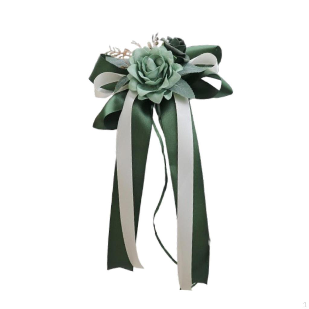 Květinová výzdoba uličkové židle se stuhami pro zvláštní příležitosti