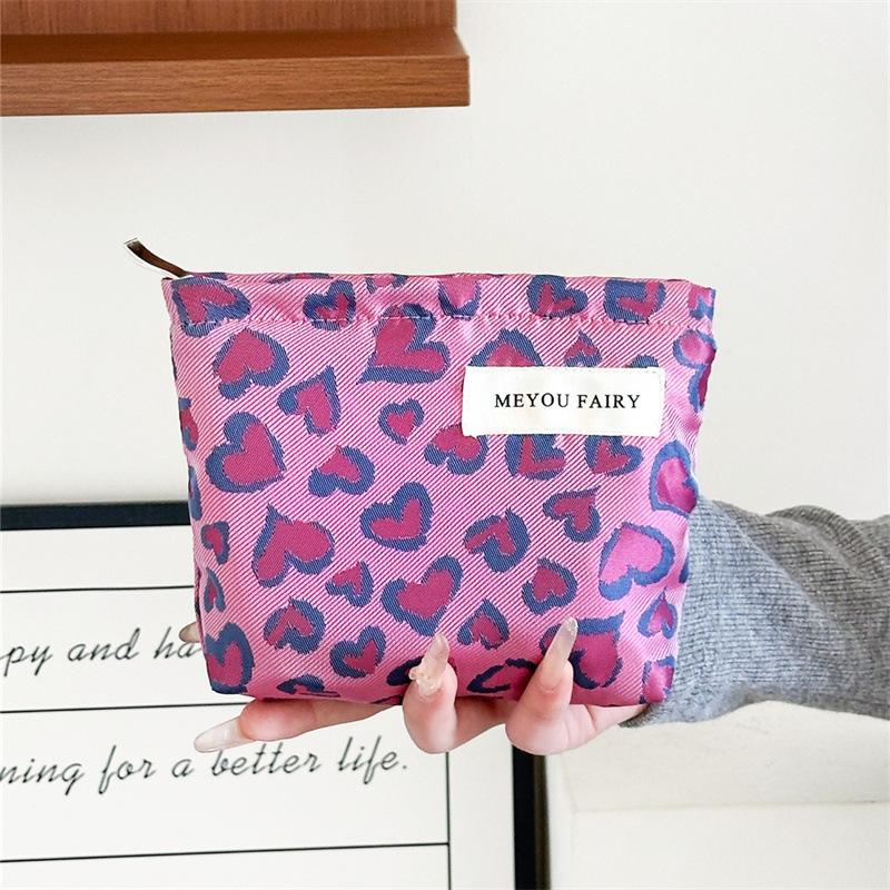 Heart Pattern Cosmetic Bag Portable Leopard Print Makeup Bag High-Capacity Makeup Bag Lightweight For Suitcase Travel Business