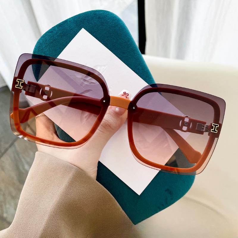 

Ультрафіолетові сонцезахисні окуляри «Квадратна коробка» з літерами Advanced Sense of Female Sunglasses Little Red Book Tik Tok Online Celebrity UV Sunglasses.