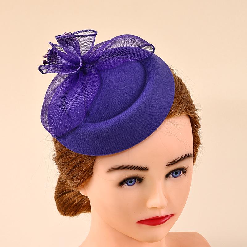 Berretto in rete stile britannico: Cappello da Assistente di Volo Retrò Elegante per Spose - Elegante Accessorio per Capelli di Alta Gamma