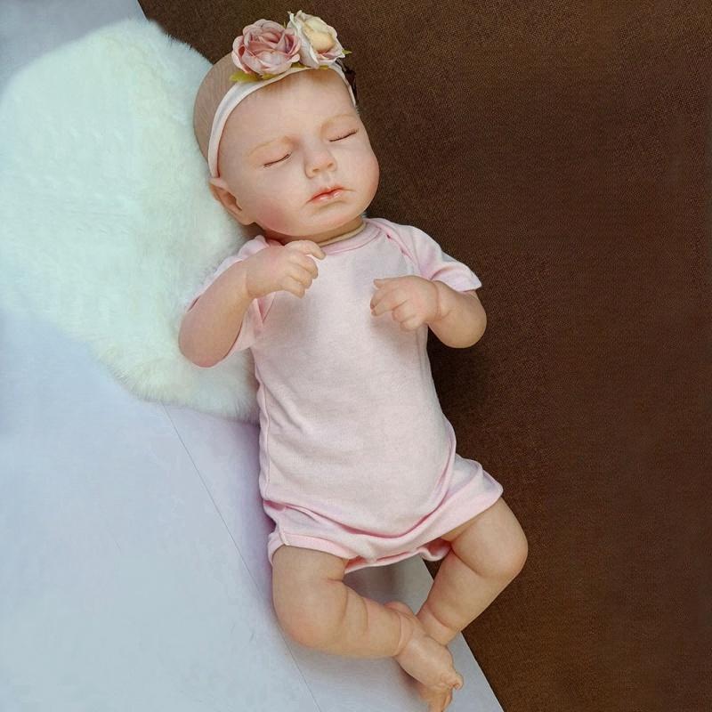 

19-дюймова лялька Reborn Baby Doll Loulou Closed Eyes Soft Cloth Body Newborn Baby Doll Wear Romper 3D Painted Skin Rebirth Dolls for Kids House Play Bath Toy
