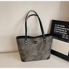 Large-capacity bag women's autumn and winter versatile 2025 new fashion casual shoulder bag texture class commuter bag
