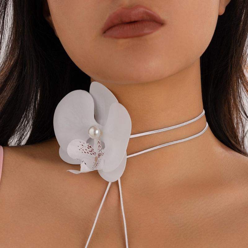 Elegant Flower Pendant Neck Chain Adornment Delicate Flower Necklace Elegant Pearls Inlayed Flower Neckband Ornament