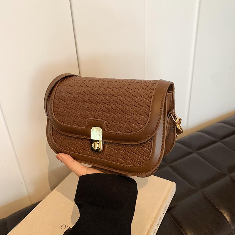 Niche Design Textured Underarm Bag for Women New Trendy Solid Color Retro Fashionable Saddle Bag One-shoulder Crossbody Bag