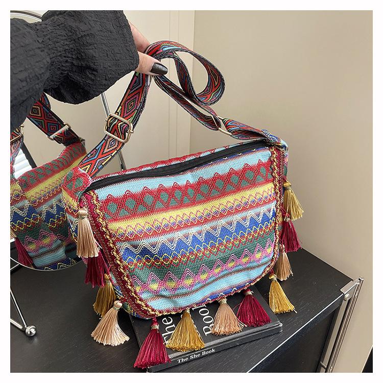 

Bohemian bag women s large-capacity new shoulder messenger bag premium tassel bag синій