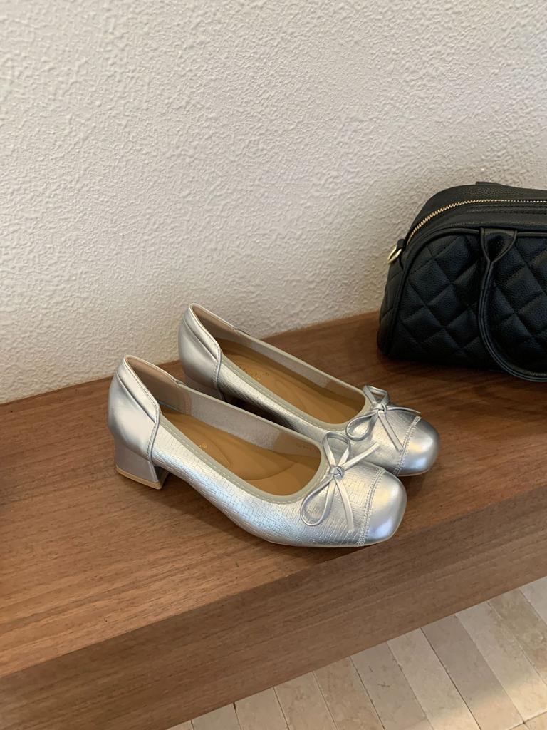 Soft and Thick-heeled Women's Shoes 2025 Autumn New Products, Dongdaemun, South Korea, Personalized Embossed Square Head, Shallow Mouth Commuting