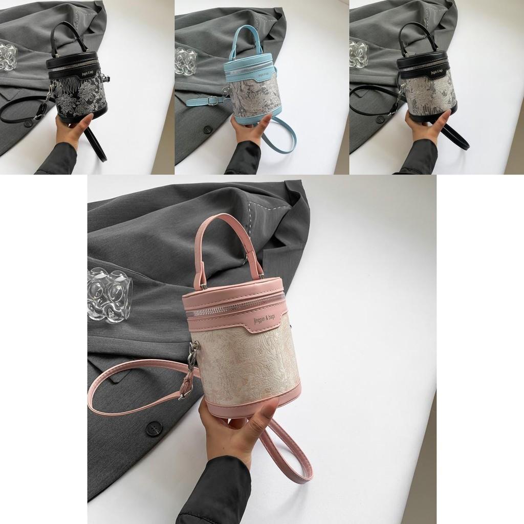 Stilvolle Lässige Beuteltasche Für Damen In Trendigen Herbstfarben Mit Schlankem Urbanem Design