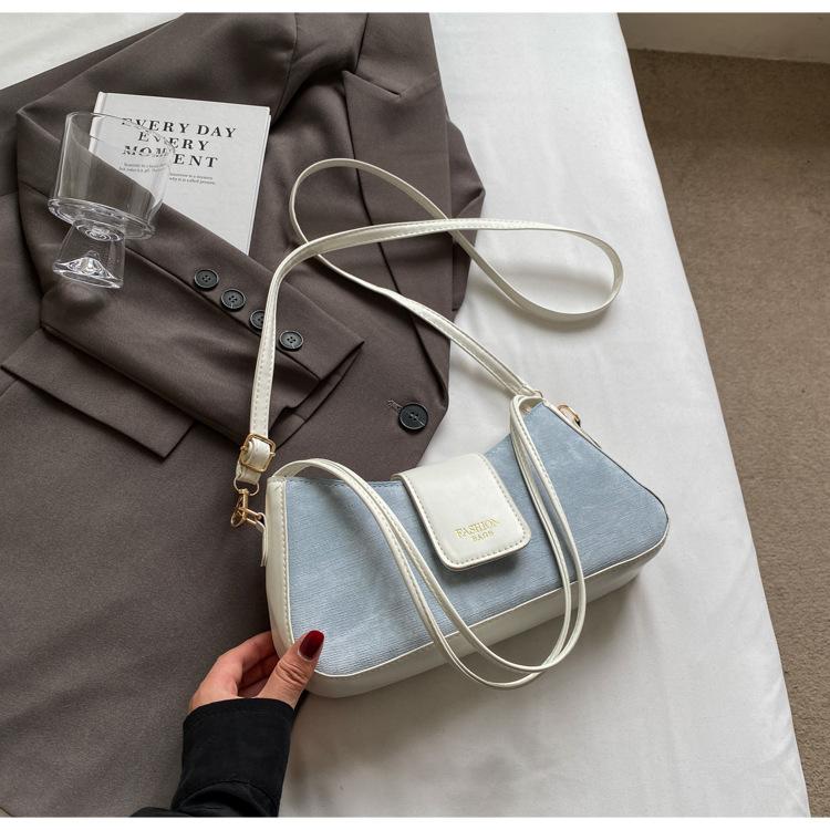 

2025 лето новая текстурированная сумка через плечо красивая простая женская сумка подмышку повседневный тренд мессенджер маленькая сумка женщины