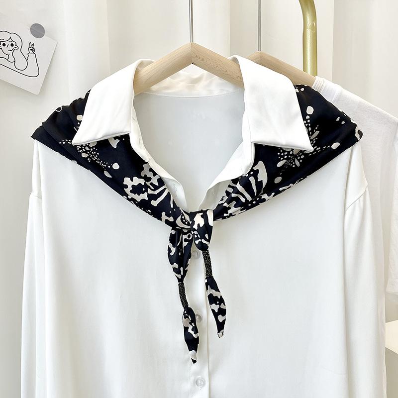 Všestranný šátek ze simulovaného hedvábí Japonský studentský ženský šátek Malá šála Roztomilý trojúhelníkový šátek Tenký