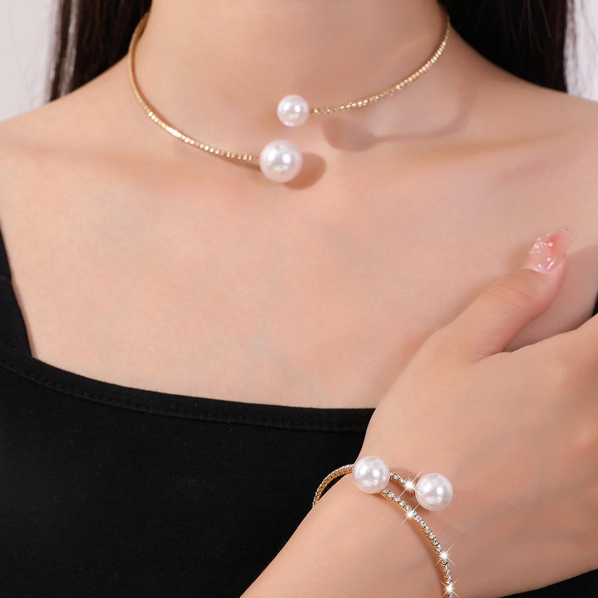 

European-American Trendy Choker & Bracelet Set: Pearl, Zircon, Heart, Triangle, Circle Design - Versatile Fashion.