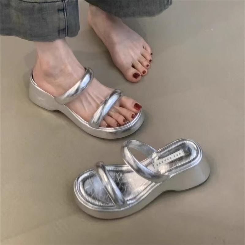 Slippers Summer 2025 New Silver Round Head with Muffin Platform Beach Sandals Slope Heel Versatile Sandals