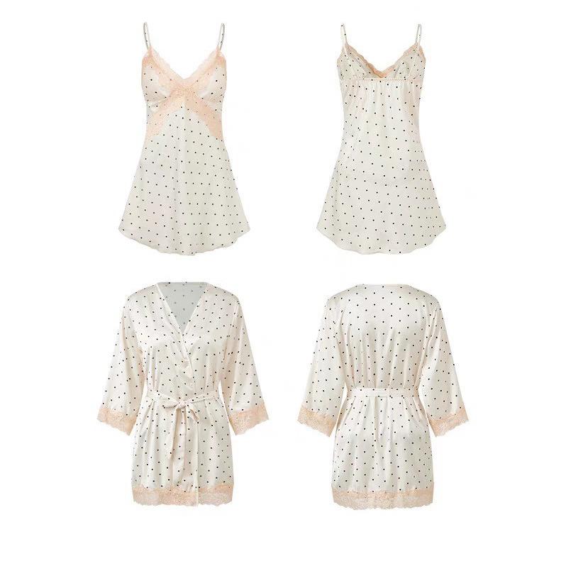 Szykowna koszula nocna w kropki z koronkowym wykończeniem, na ramiączkach spaghetti i z wkładką na biuście.