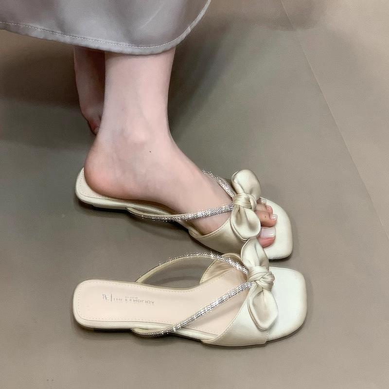 Cool Slippers Women's Summer Wear New Bow Rhinestone Belt Sweet Square Head Word Sandals