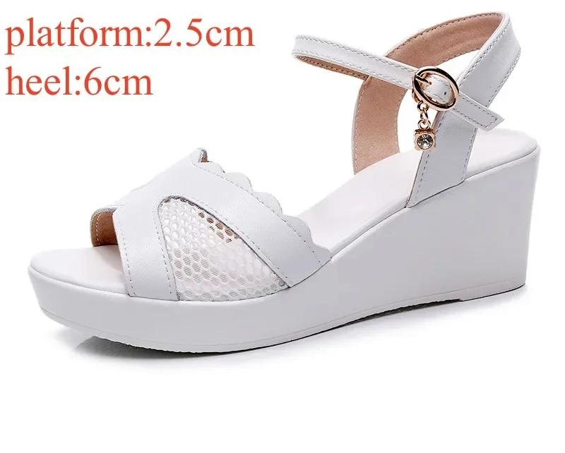 

Маленький размер 33-43 Модные кожаные сандалии с сетчатыми вырезами, туфли на платформе и танкетке, лето 2025, женские сандалии на высоком каблуке, офисная модель 43