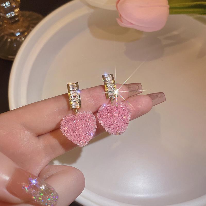 Boucles d'oreilles de luxe tendance 2024 accrocheuses pour femmes: Boucles d'oreilles à clous tendance et polyvalentes pour l'automne et l'hiver