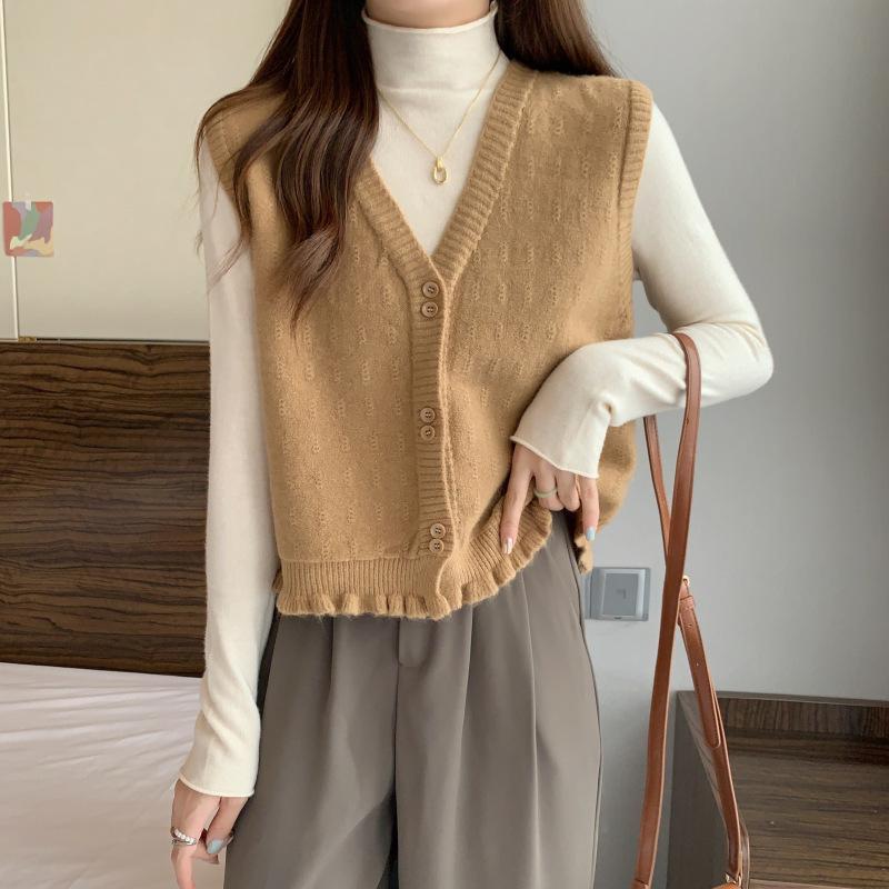 Women's Knitted Vest Outfit with Fungus Edge Hem Design V-neck Sweater Vest