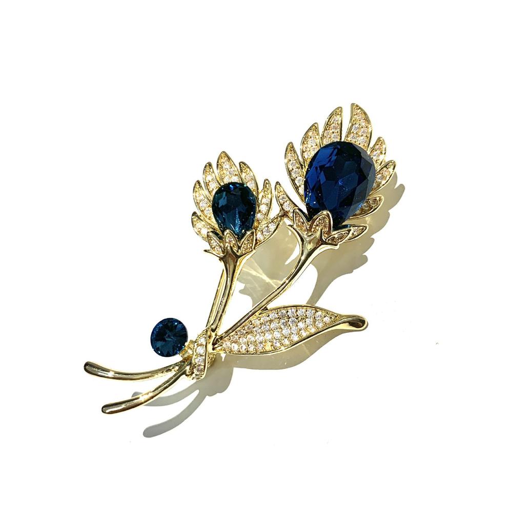 Elegante Kristall Zirkonia Blumenbrosche für Mäntel