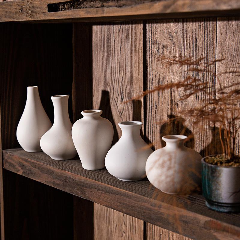 White Ceramic Flower Ornament Vase for Aromatherapy & Arrangements