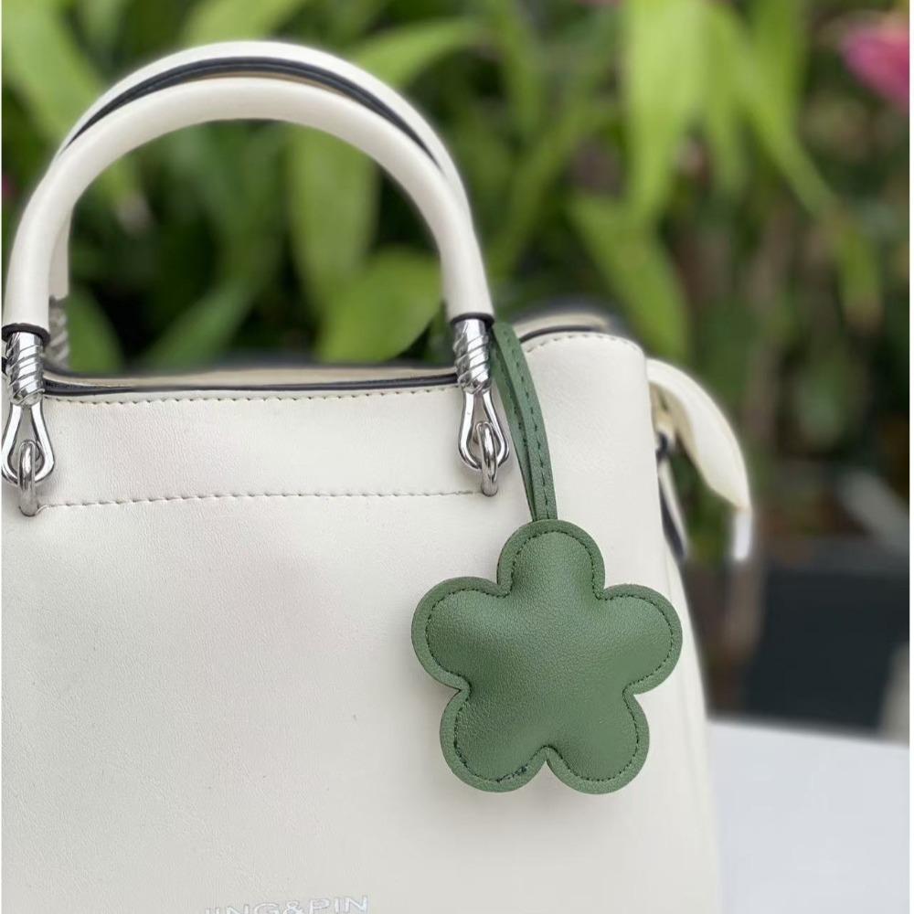 Trendy PU Leather Flower Keychain Solid Color Cartoon Car Keyring Personalized Backpack Hanging Decoration For Women Bag Pendant
