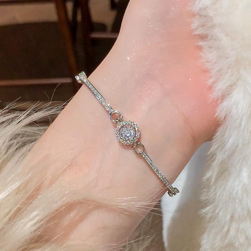 Exquisite Niche Zircon Bracelet for Women - Smoky Rain, Light Luxury, Perfect for Best Friends