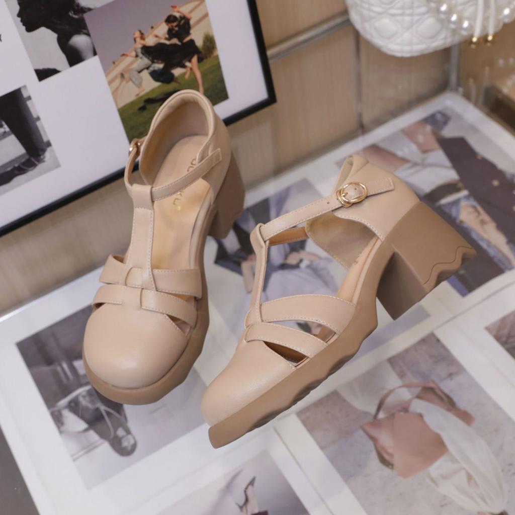 2025 summer new leather soft-soled bag head Roman sandals Mary women's shoes with skirts and pants look good and light