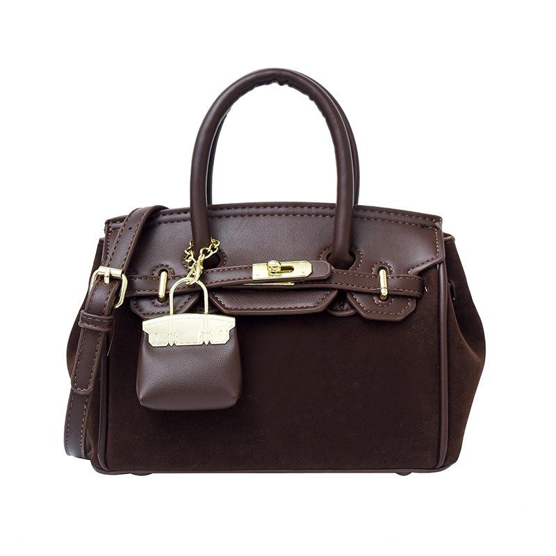 Retro Bag Women's Large Capacity 2025 New Autumn and Winter Versatile Niche Design Messenger Bag Portable Commuter Tote Bag