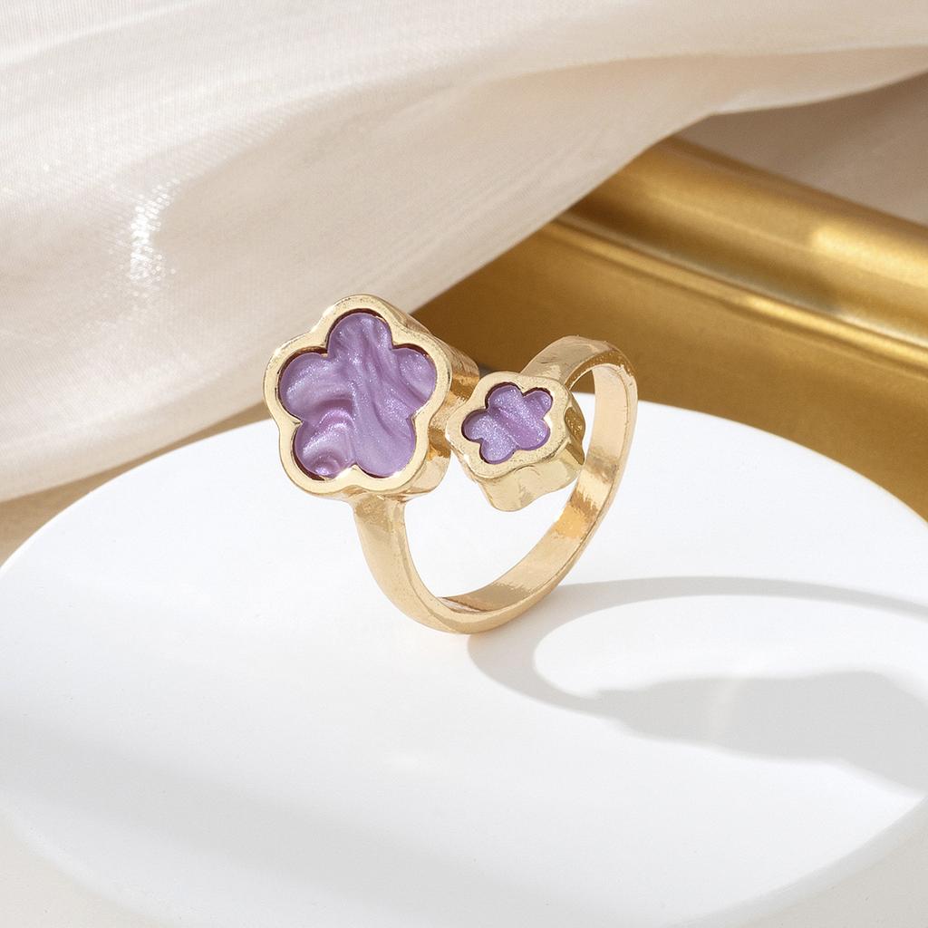 Anello aperto regolabile con incastonatura di gemma liquida irregolare