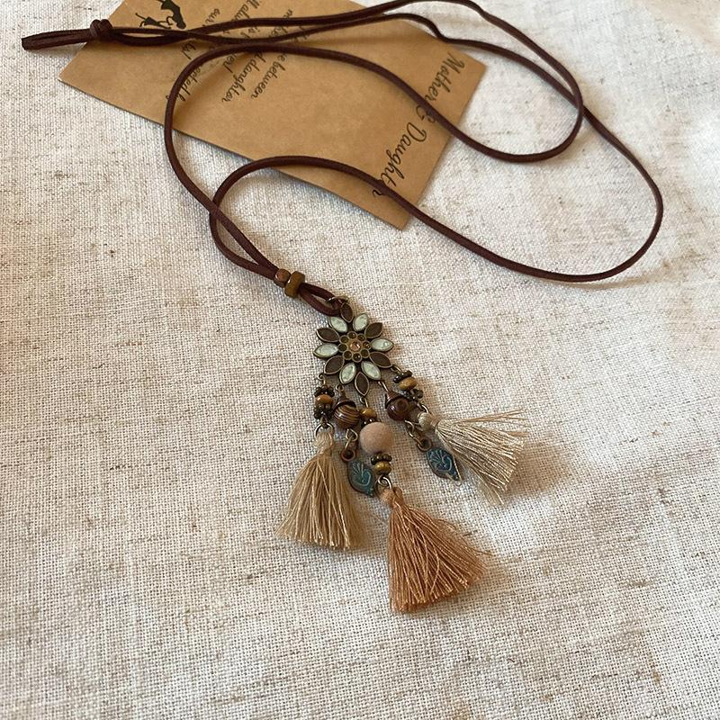New Chinese leather pendant, fringed necklace, female ethnic style, niche retro sweater chain, fashion and high-end item jewelry.