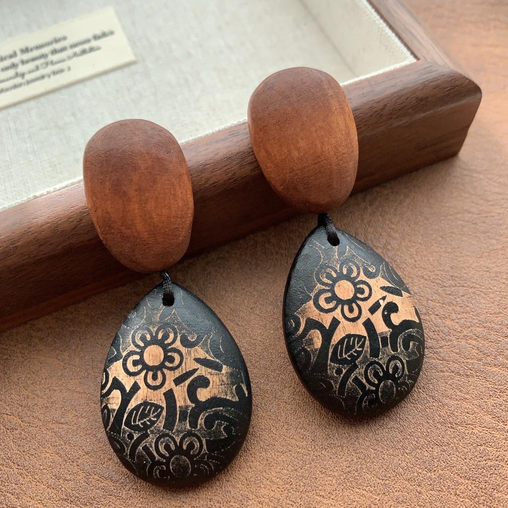 Ohrringe mit ethnischer Atmosphäre, Ohrringe, Schwarze Glasur, Retro-Holzmuster, Täglicher Low-Luxury-Modetrend, Hochwertige, exquisite Ohrringe