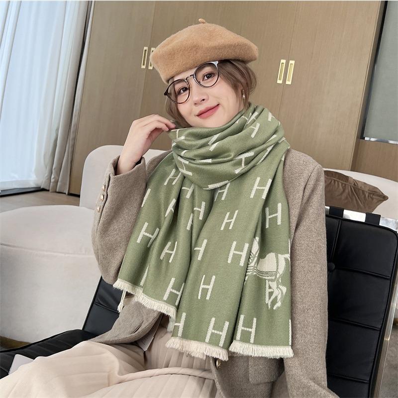 New imitation cashmere scarf women's high-end sense letter carriage short beard fringed scarf light luxury thickened warm shawl