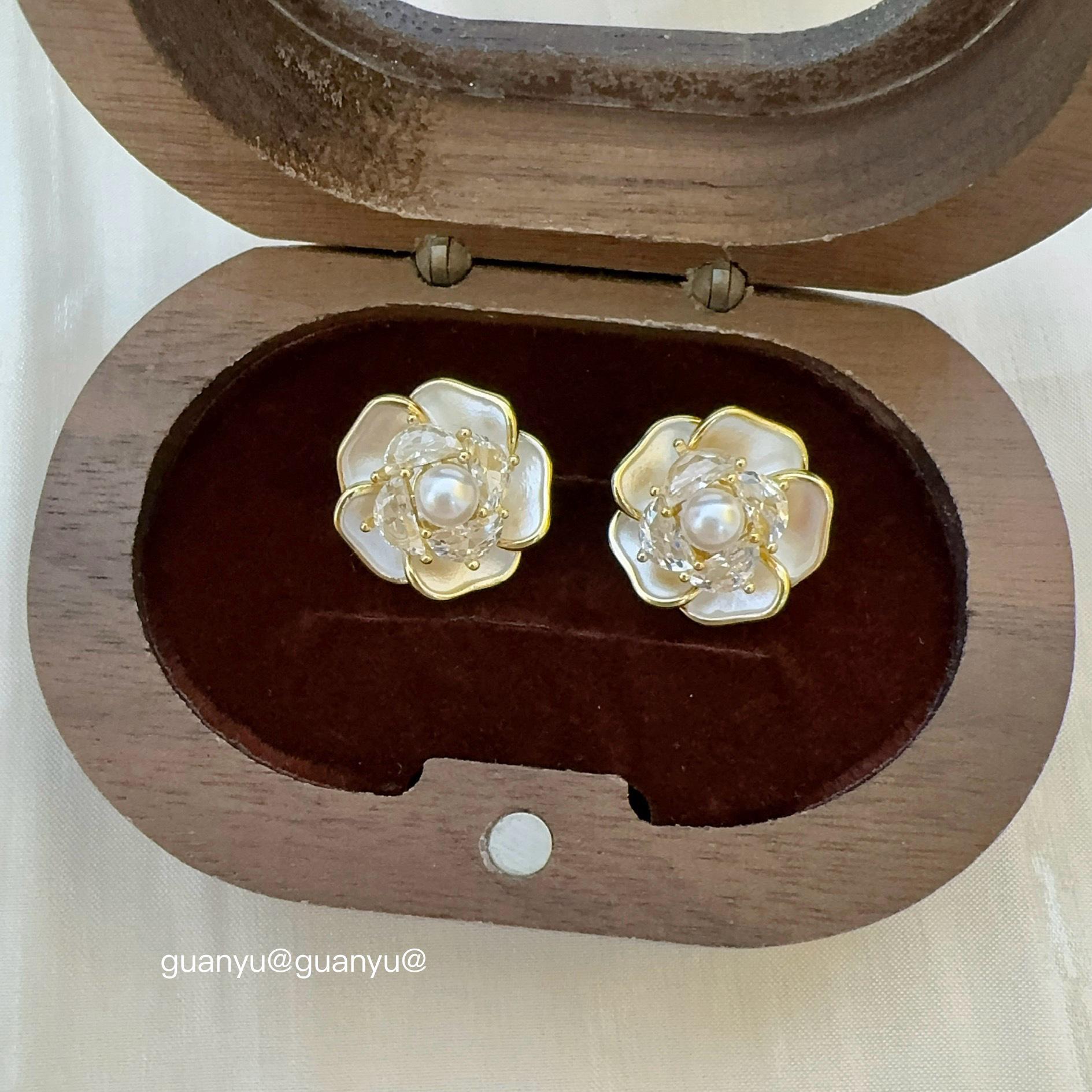

Elegant Zircon Pearl Camellia Stud Earrings: Chic, Luxurious & Versatile