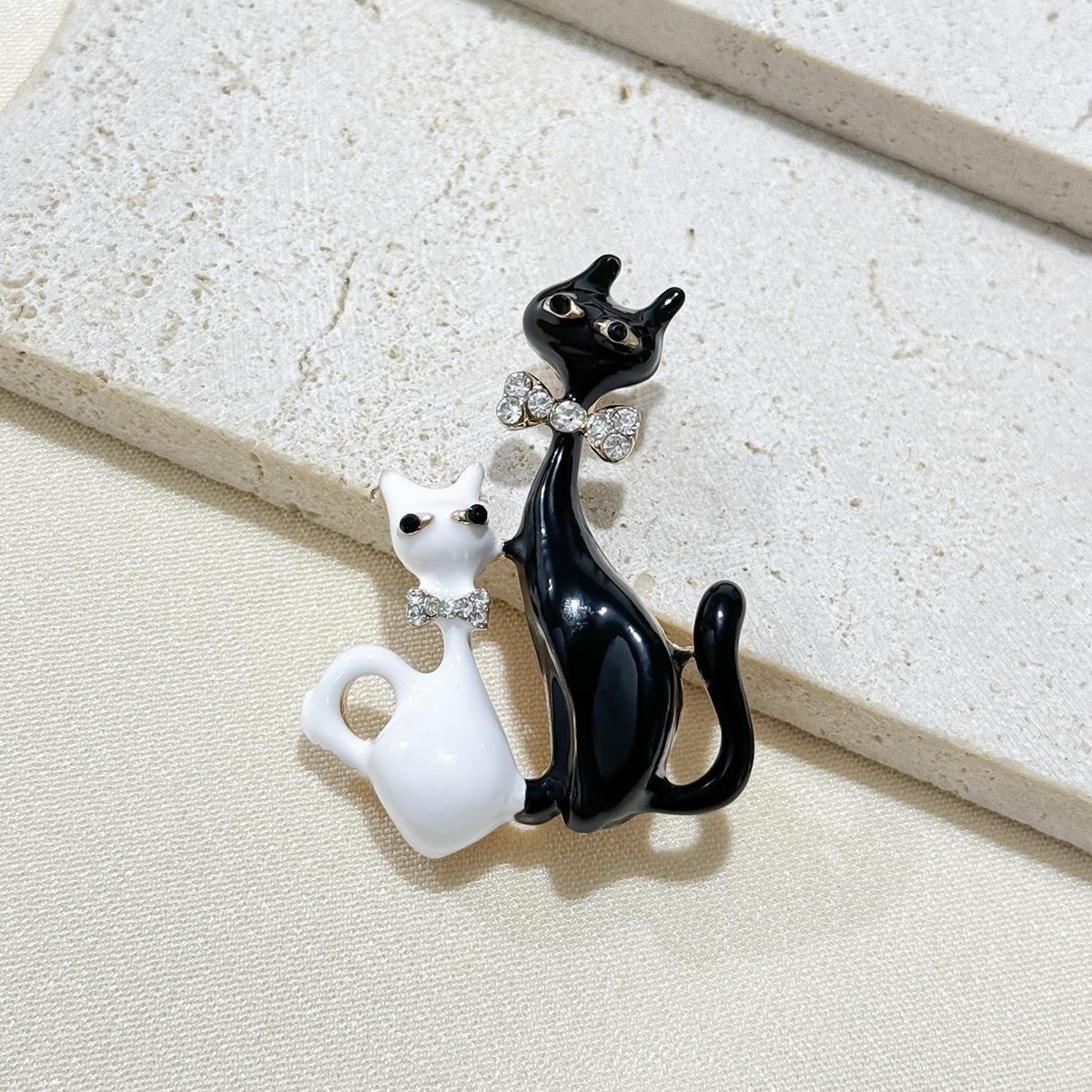

Модные эмалевые броши в виде двух кошек, персонализированные креативные женские аксессуары для одежды, булавки в виде животных для корсажа