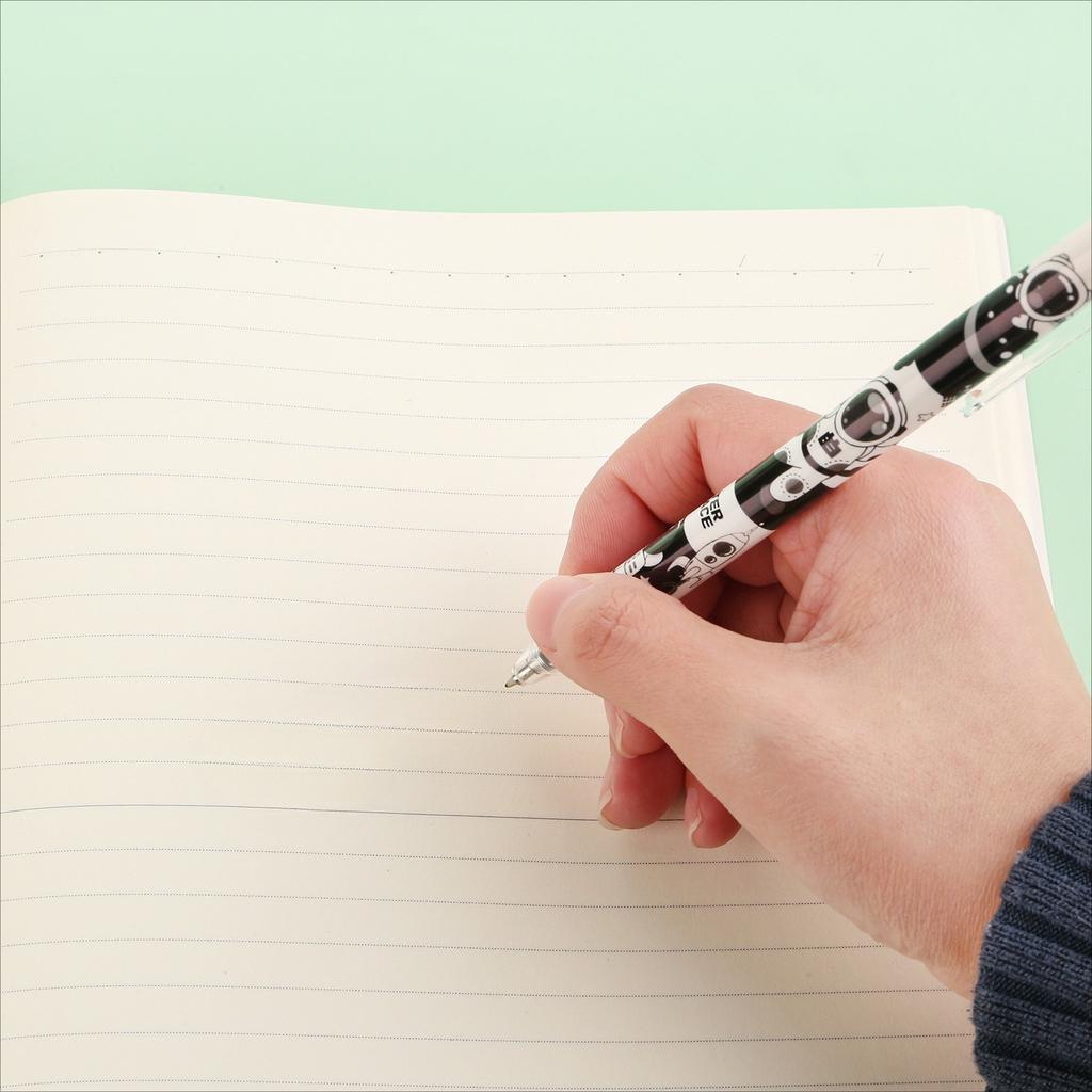 1Pc Black and White Astronaut Pen for School & Office | Smooth Writing & Quick-Drying Back To School Gifts During The Back To School Season Suitable