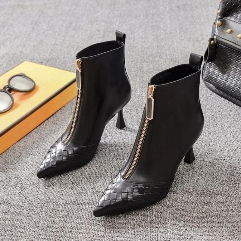 New Women'S Fashion Ankle Boots - Black Glossy Leather Quilted Booties With Front Zipper & Mid-Heel, Slim-Fit Winter Boots