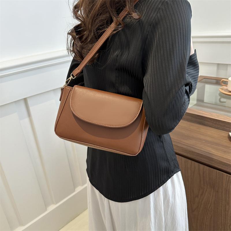 Trend fashion Korean version 2025 new versatile bag women's personality messenger shoulder women's bag casual simple small square bag