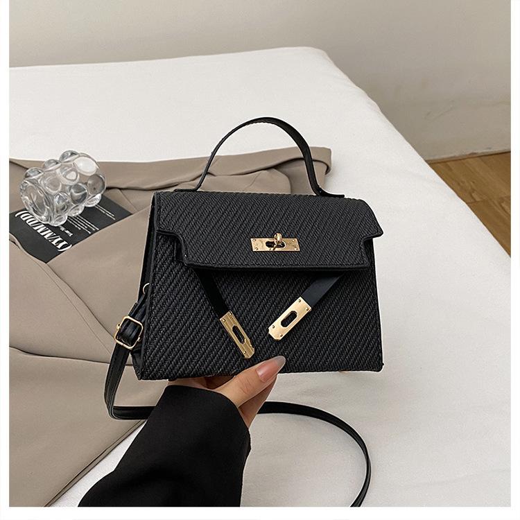Handbag 2025 Summer New Lock Fashion Women's Bag Trend Line Embossed Shoulder Bag Trend Elegant Messenger Bag
