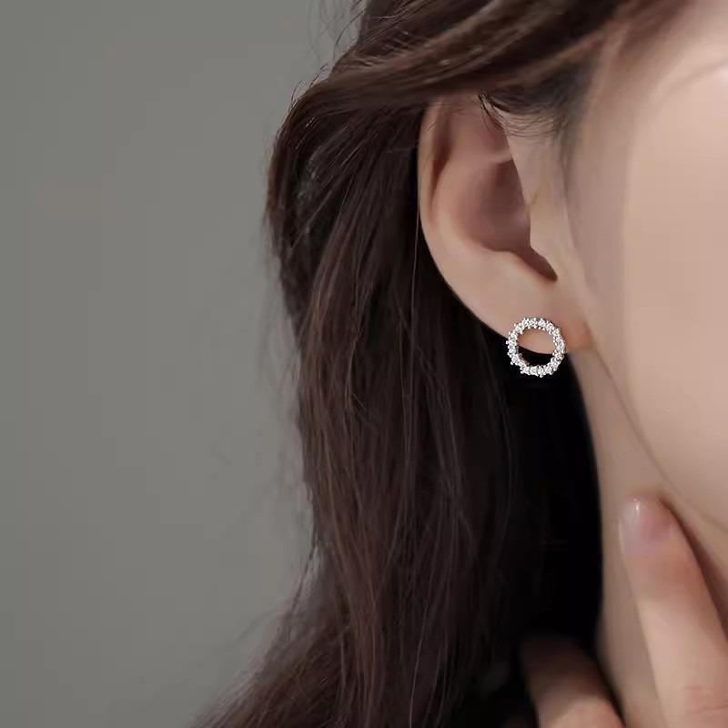 Boucles d'oreilles puces cercle simples élégantes mode polyvalentes délicates cristal sensation premium strass coréennes quotidiennes zircon accessoires